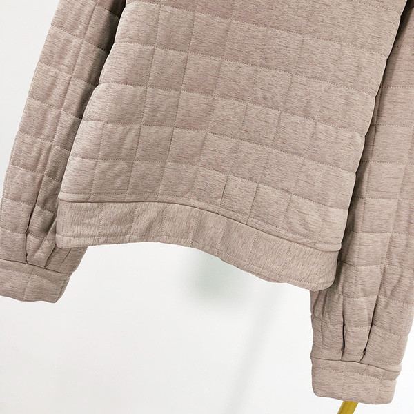 Bluză casual de iarnă de damă cu decolteu oval în bej