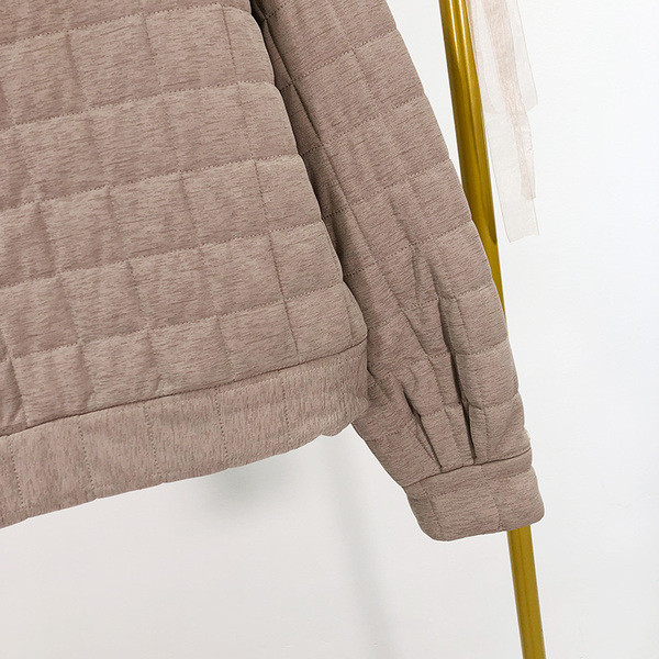 Bluză casual de iarnă de damă cu decolteu oval în bej