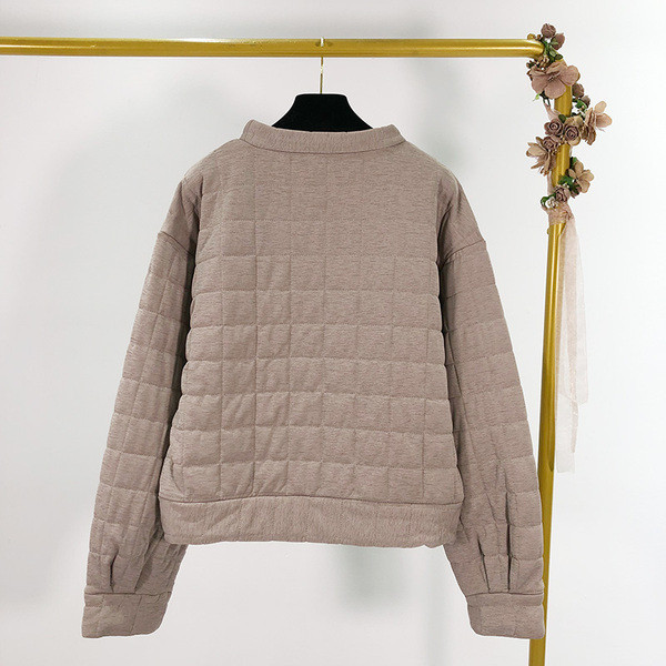 Bluză casual de iarnă de damă cu decolteu oval în bej