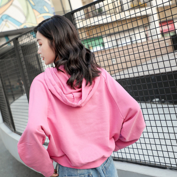 Hanorac de dama actual cu gluga si imprimeu in roz