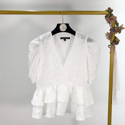 Bluză de damă modernă din dantelă cu mâneci scurte în culoarea albă