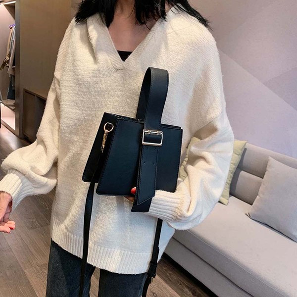 Κομψή γυναικεία τσ΄νατα σε μαύρο, ροζ, μπλε και καφέ χρώμα με λουρί