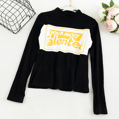 Καθημερινή γυναικεία μπλούζα σε τέσσερα χρώματα με εφαρμογή και μακρύ μανίκι