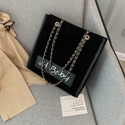 Μοντέρνα γυναικεία τσάντα με γράμματα και λαβές σε μαύρο, πράσινο, κίτρινο και καφέ χρώμα