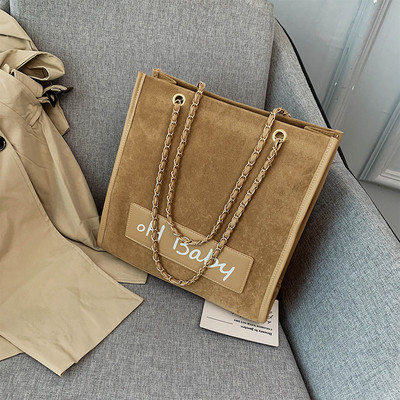 Μοντέρνα γυναικεία τσάντα με γράμματα και λαβές σε μαύρο, πράσινο, κίτρινο και καφέ χρώμα