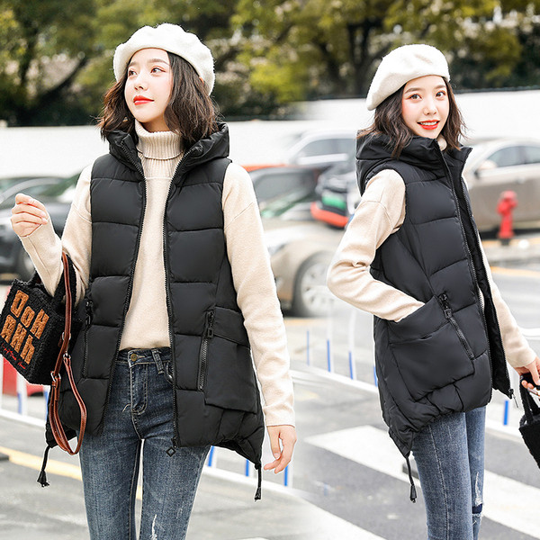 Aszimmetrikus női mellény modell zsebekkel, több színben