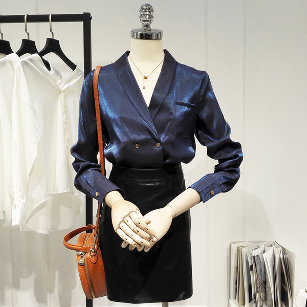 Cămașă elegantă de damă cu decolteu în V în albastru