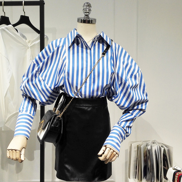 Csíkos női ing széles ujjú kék színben