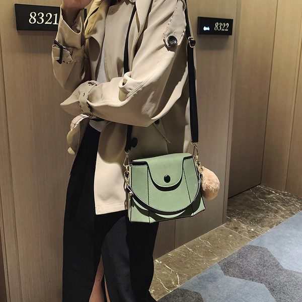 Stílusos női táska rövid és hosszú füllel, fekete, piros, barna és zöld színben