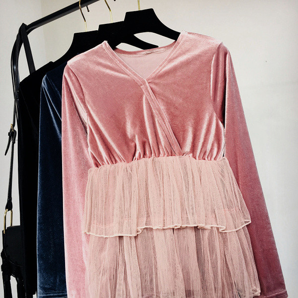 Γυναικεία βελούδο μπλούζα με τούλι σε δύο χρώματα