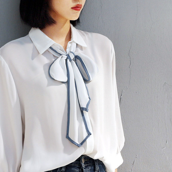 Cămașă modernă de damă cu mâneci 3/4 în albastru și alb