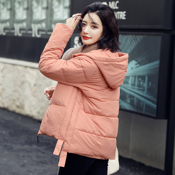 Modern női téli kabát kapucnival és cipzárral - többféle színben