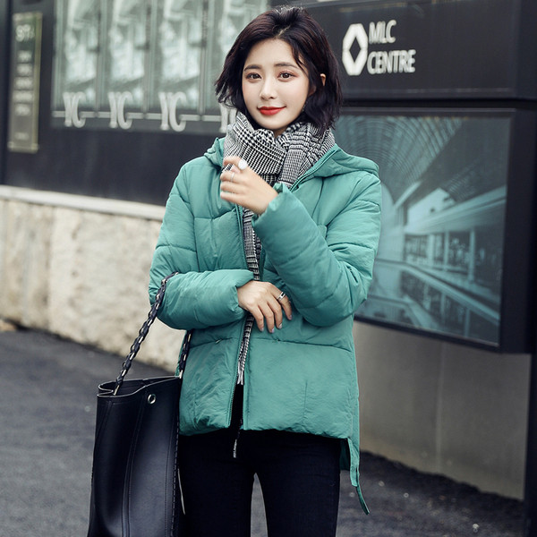 Modern női téli kabát kapucnival és cipzárral - többféle színben