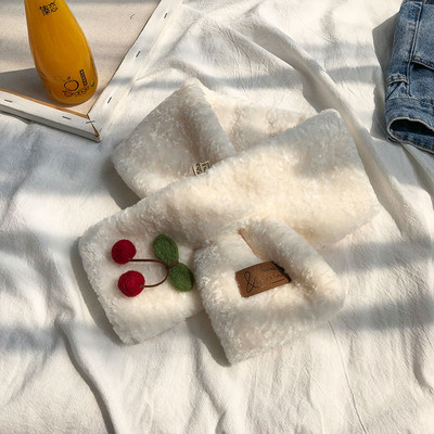 Пухен дамски шал с 3D елемент в различни цветове