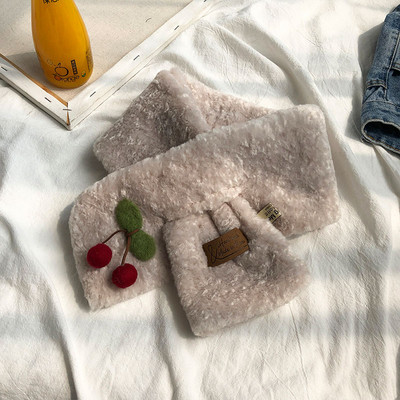 Пухен дамски шал с 3D елемент в различни цветове