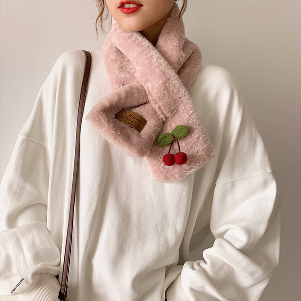 Пухен дамски шал с 3D елемент в различни цветове