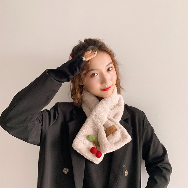 Пухен дамски шал с 3D елемент в различни цветове