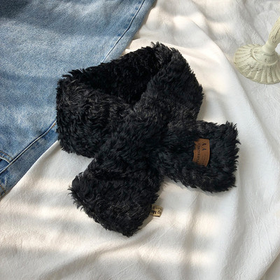 Модерен дамски пухен шал в различни цветове