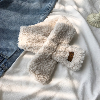 Модерен дамски пухен шал в различни цветове