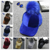 Női őszi sapka tollal és napellenzővel több színben