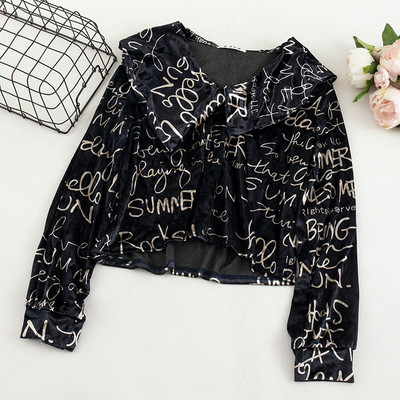 Női bársony blúz V-nyakkal és feliratokkal