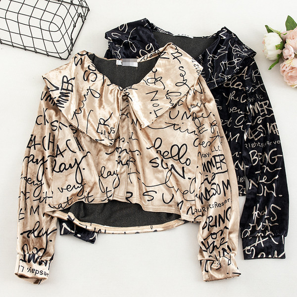 Női bársony blúz V-nyakkal és feliratokkal