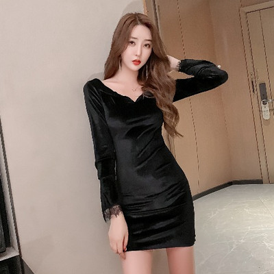 Μοντέρνο βελούδινο φόρεμα σε κόκκινο και μαύρο χρώμα