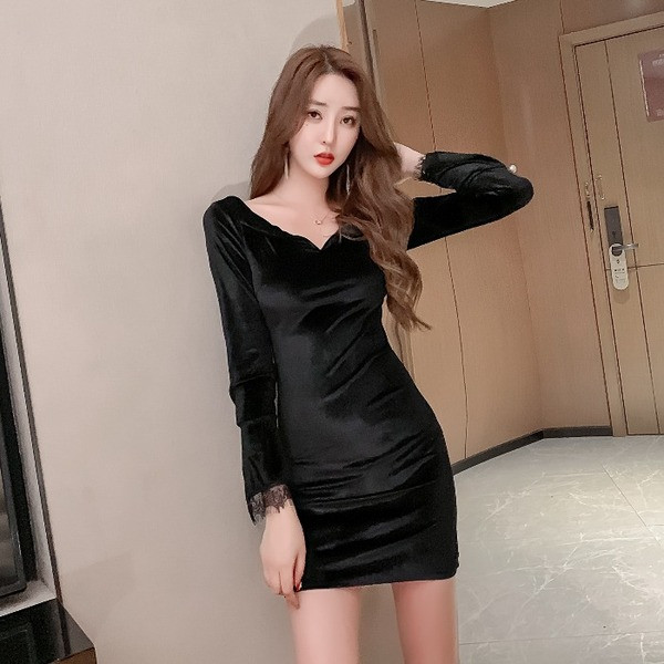 Μοντέρνο βελούδινο φόρεμα σε κόκκινο και μαύρο χρώμα