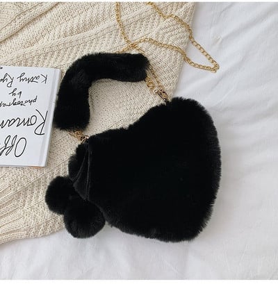 Χνουδωτή γυναικεία τσάντα σε σχήμα καρδιάς με μικρή και μακρά αλυσίδα