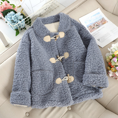 Σύντομο γυναικείο παλτό με τσέπες και κουμπιά σε διάφορα χρώματα