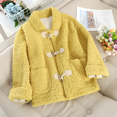 Σύντομο γυναικείο παλτό με τσέπες και κουμπιά σε διάφορα χρώματα