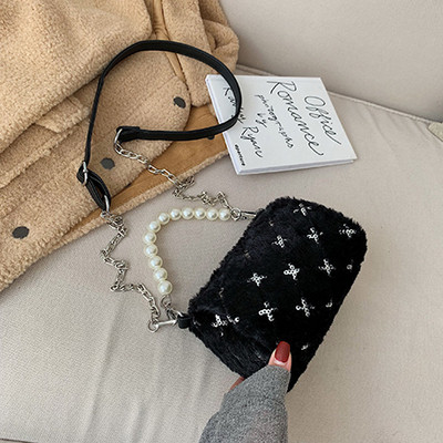 Geanta de dama din puf cu paiete si perle