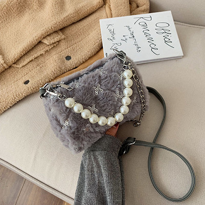 Geanta de dama din puf cu paiete si perle