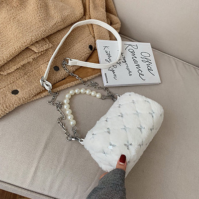 Geanta de dama din puf cu paiete si perle