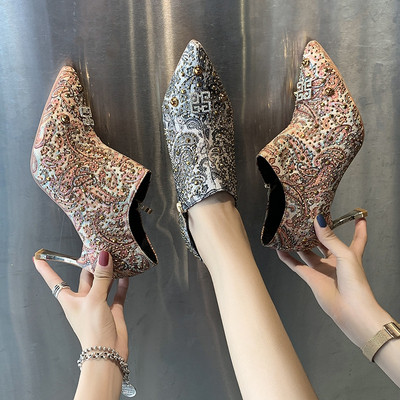 Модерни дамски обувки на ток с камъни в кафяв и сив цвят