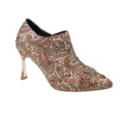 Modern női sarkú cipő barna és szürke kövekkel