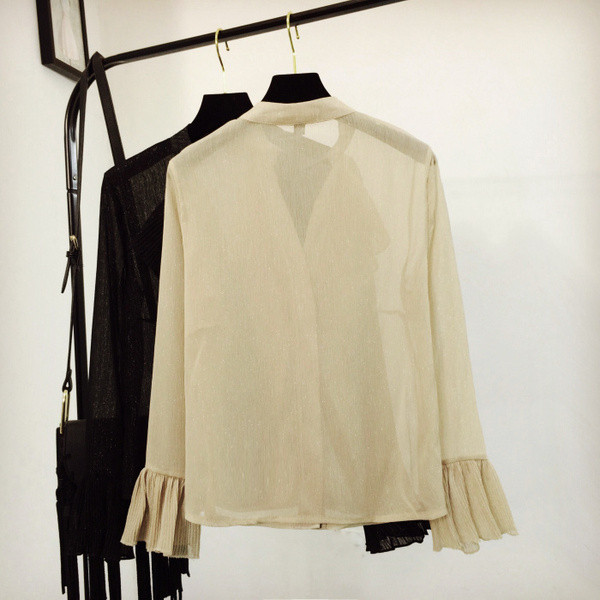 Γυναικείο μοντέρνο πουκάμισο με λαιμόκοψη σε δύο χρώματα