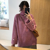 Női aktuális széles pulóver három színben, gombokkal