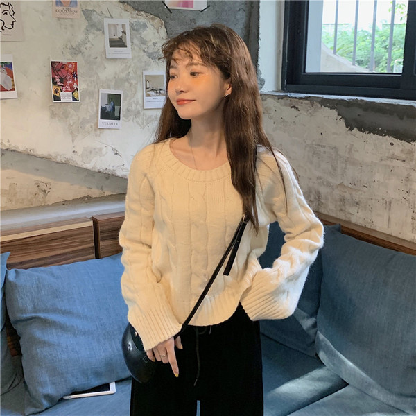 Μοντέρνα γυναικεία κοντή μπλούζα με ωοειδές λαιμόκοψη σε διάφορα χρώματα