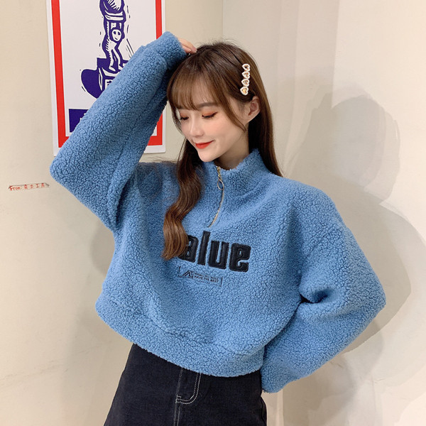 Puha női rövid blúz több színben cipzárral és felirattal