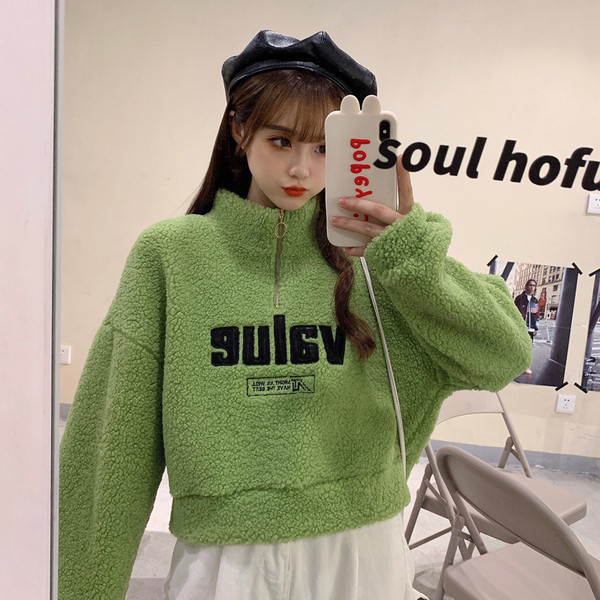 Puha női rövid blúz több színben cipzárral és felirattal