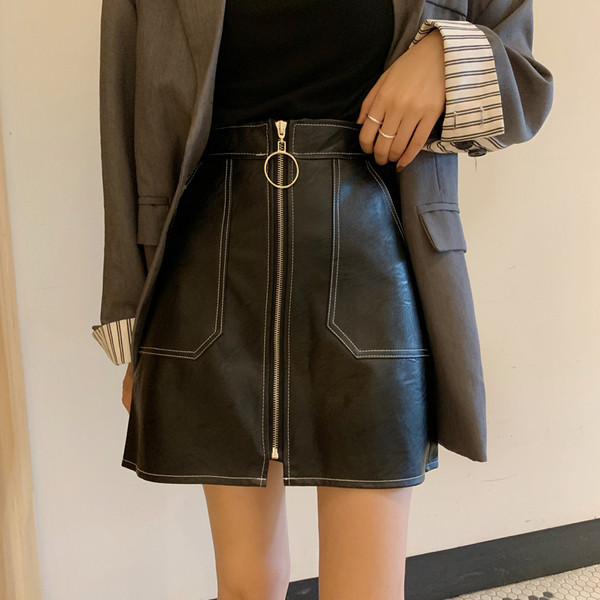 Fusta de dama actuala din piele ecologica cu fermoar de culoare neagra