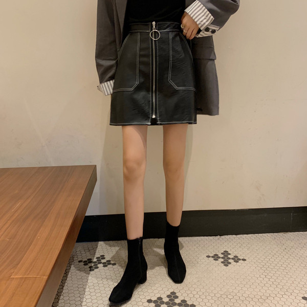 Fusta de dama actuala din piele ecologica cu fermoar de culoare neagra