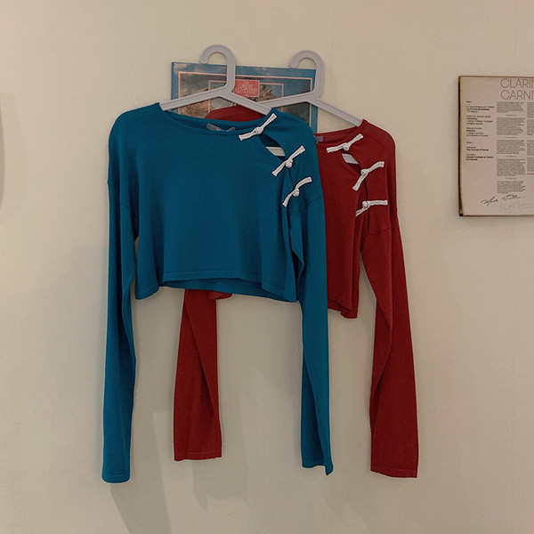 Καθημερινή κοντύ γυναικέια μπλούζα με ωοειδές λαιμόκοψη σε δύο χρώματα