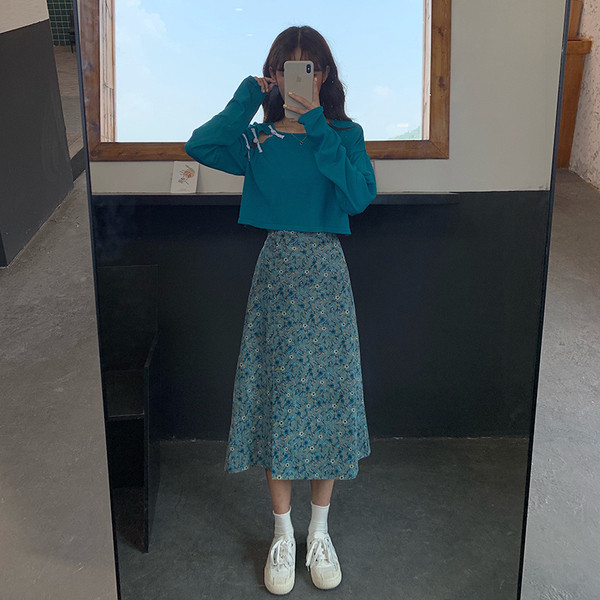 Καθημερινή κοντύ γυναικέια μπλούζα με ωοειδές λαιμόκοψη σε δύο χρώματα