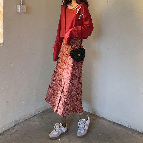 Καθημερινή κοντύ γυναικέια μπλούζα με ωοειδές λαιμόκοψη σε δύο χρώματα