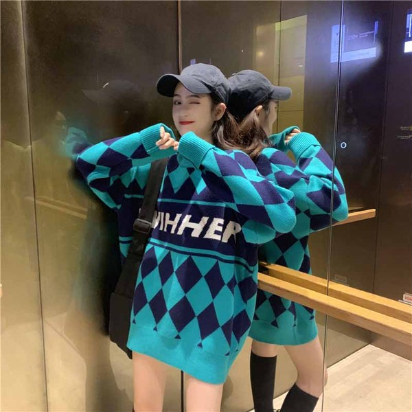 Γυναικείο φαρδύ πουλόβερ σε δύο χρώματα με επιγραφή