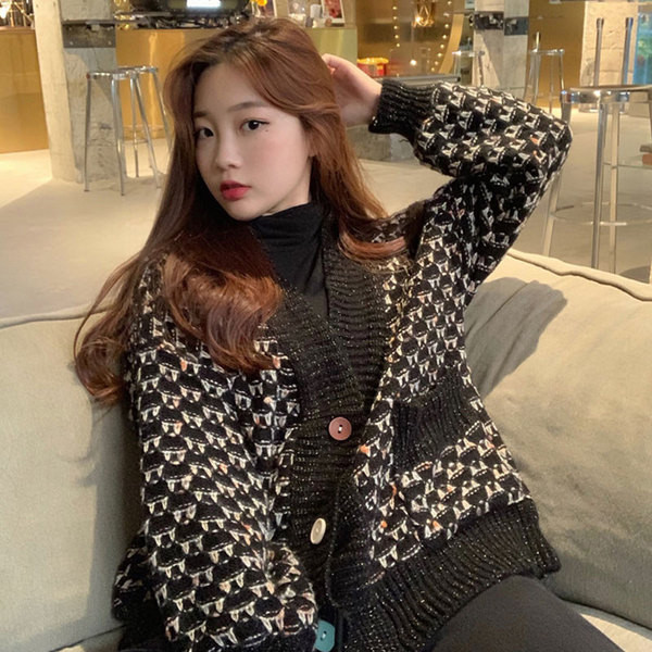 Női kardigán széles modell fekete színben zsebbel