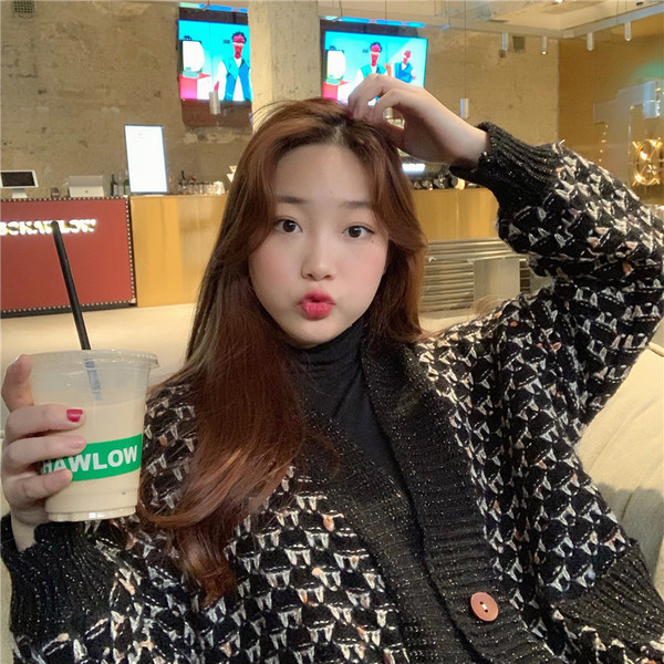 Női kardigán széles modell fekete színben zsebbel