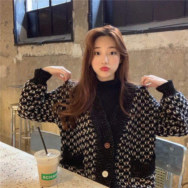 Női kardigán széles modell fekete színben zsebbel